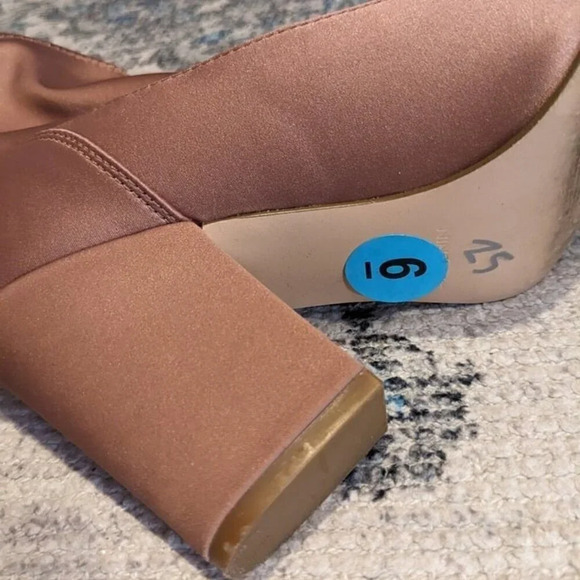 Nine West beautiful peach booties - Picture 6 of 8